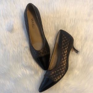 Vaneli two toned kitten heels 6M